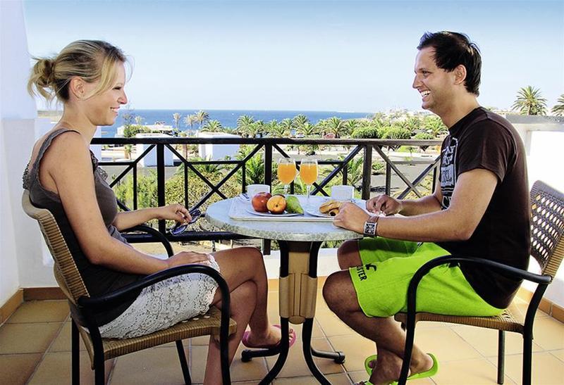 Allsun Hotel Albatros Costa Teguise Exteriör bild